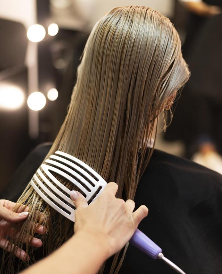 Techniques de Défrisage et de Lissage à Saint-Denis 